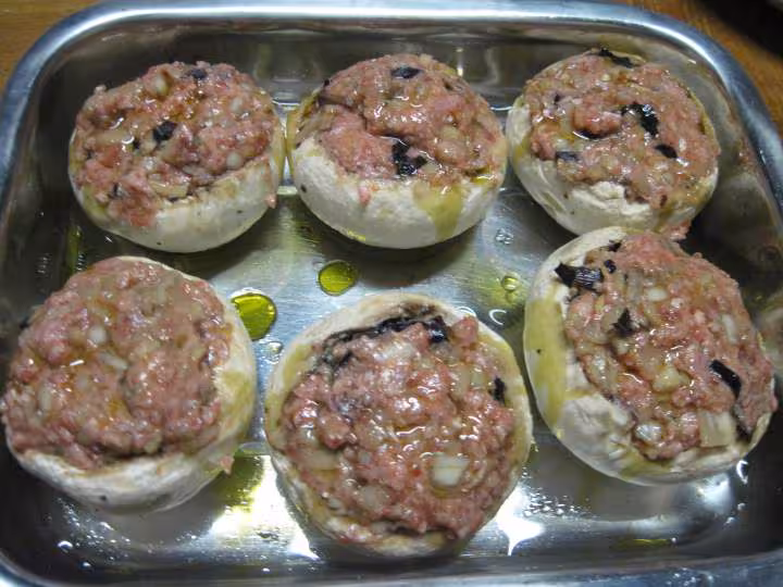 Champignons farcis et basilic rouge