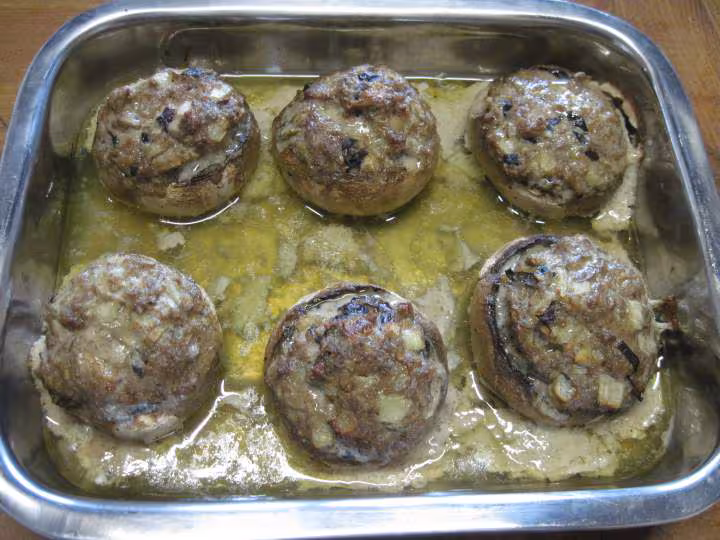 Champignons farcis et basilic rouge