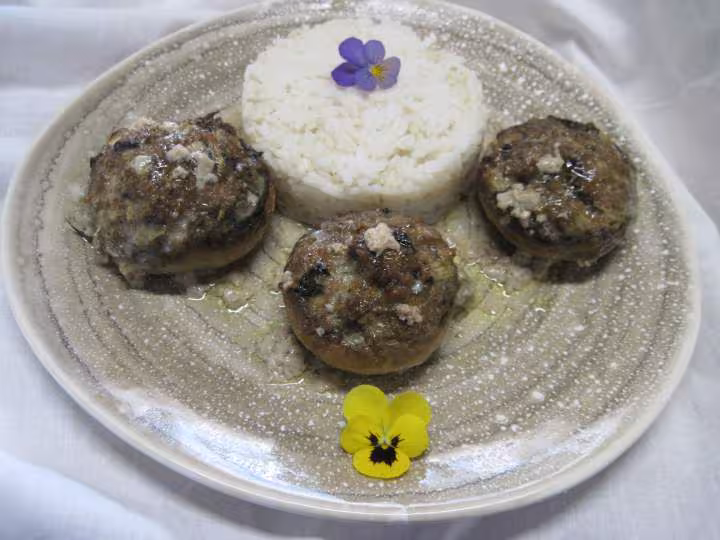 Champignons farcis et basilic rouge