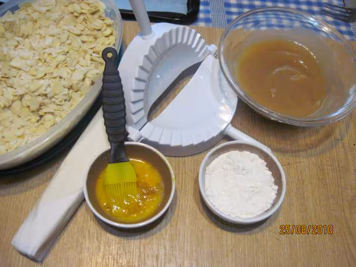 Chaussons de compote de pommes aux amandes effilees