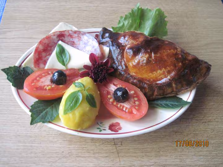Chaussons foures poulet tomate fromage