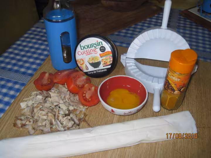 Chaussons fourres poulet tomate fromage