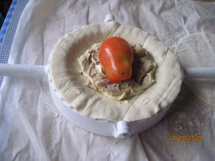 Chaussons fourres poulet tomate fromage