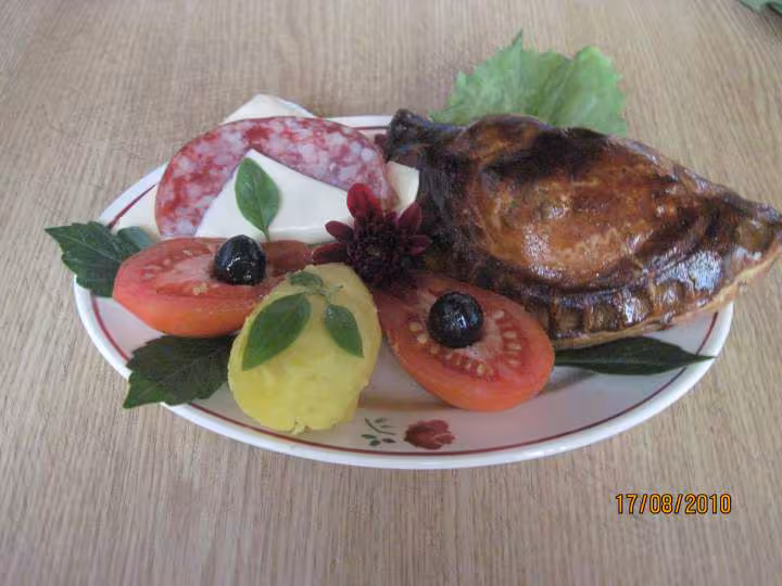 Chaussons fourres poulet tomate fromage