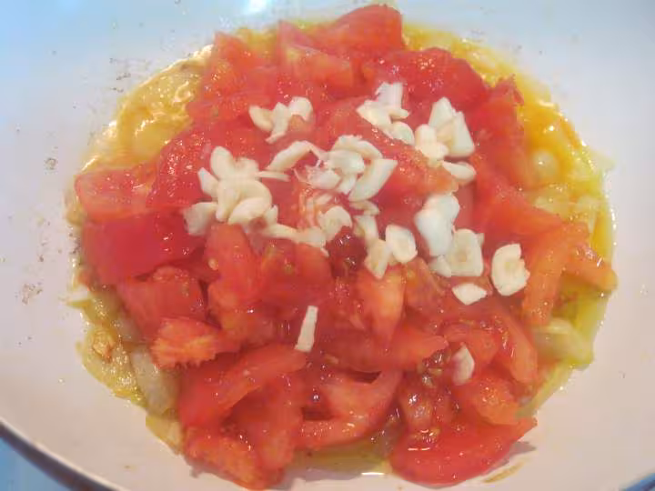 Chipolatas a la sauce tomate au massale