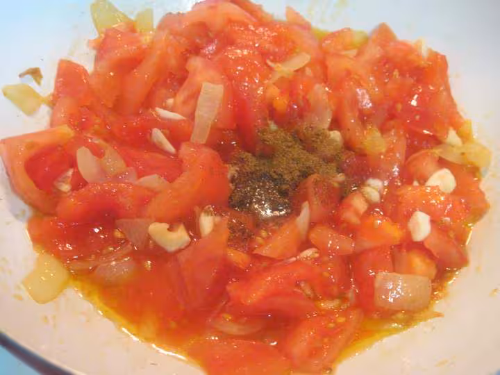 Chipolatas a la sauce tomate au massale