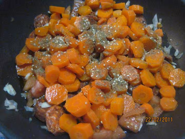 Chorizo cuisine aux carottes
