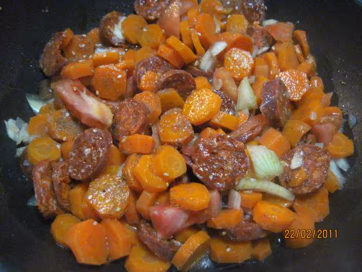 Chorizo cuisine aux carottes