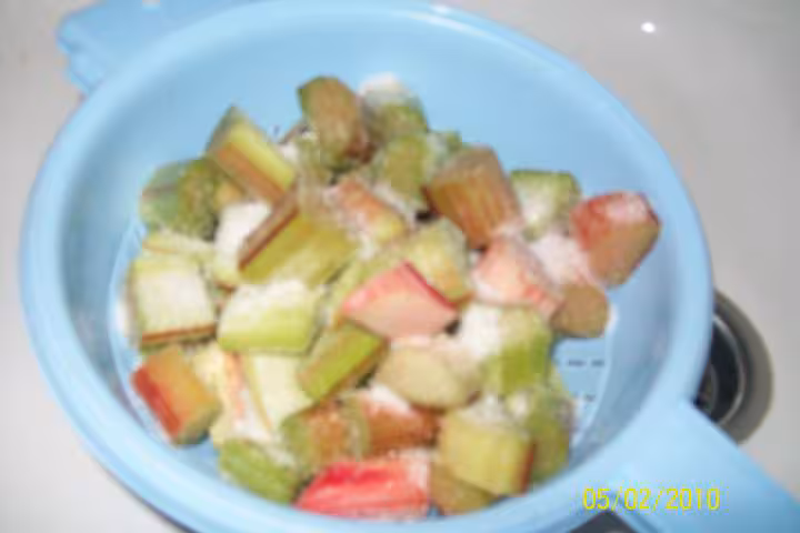 Clafouti a la rhubarbe
