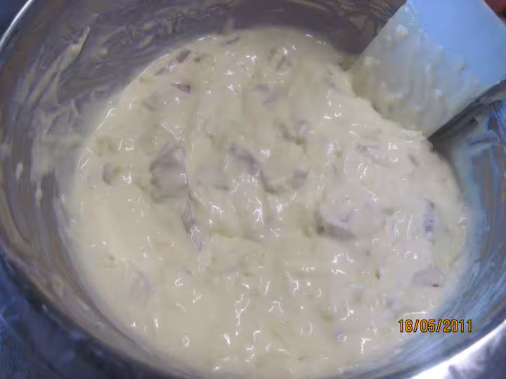 Clafoutis sale au jambon cru et gruyere rape