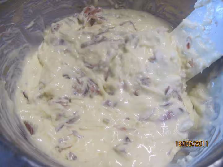 Clafoutis sale au jambon cru et gruyere rape