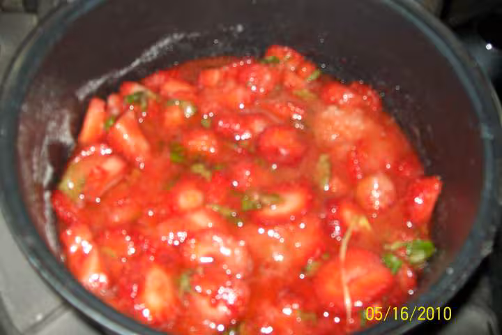 Confiture de fraises a la menthe