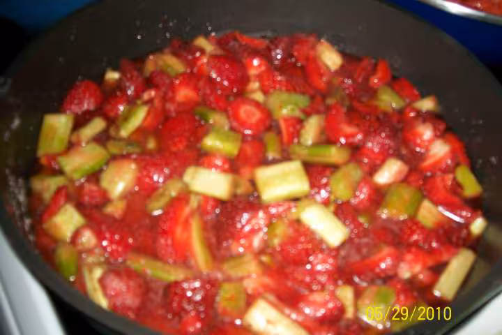 Confiture de fraises et rhubarbes