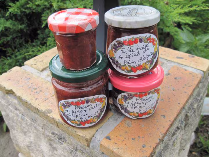 Confiture de fraises rouges et blanches aux epices de pain d epice