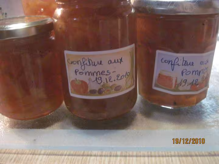 Confiture de pommes a la cannelle