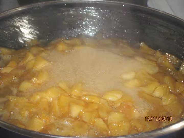 Confiture de pommes a la cannelle