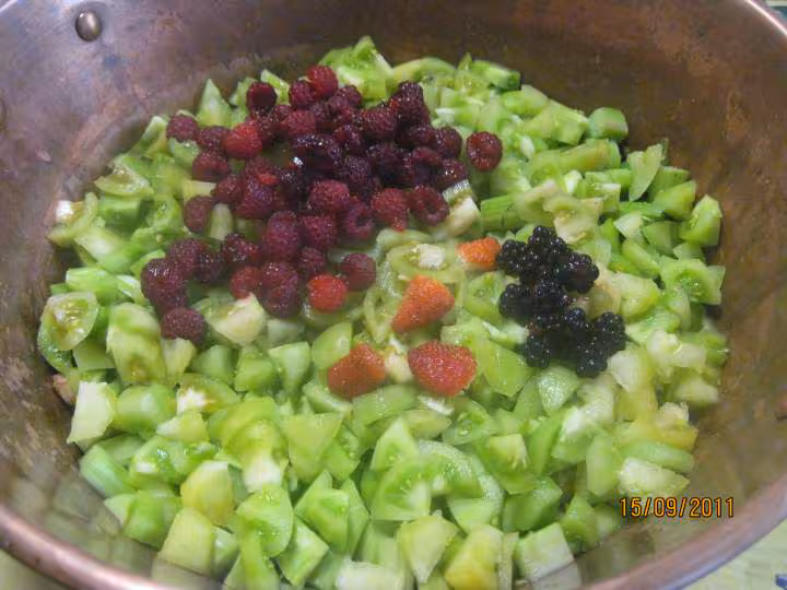 Confiture rhubarbes tomates vertes et fruits rouges
