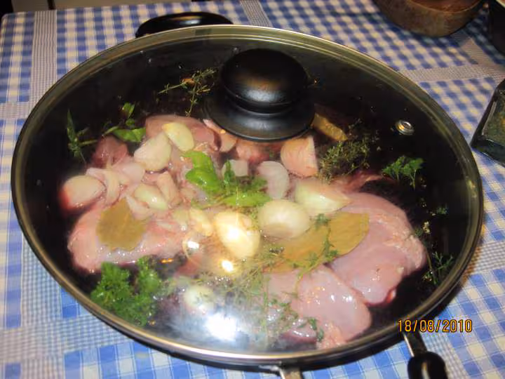 Coq au vin rouge et legumes wok
