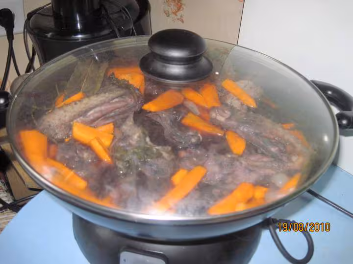 Coq au vin rouge et legumes wok