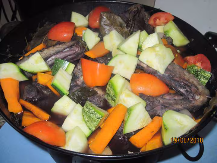 Coq au vin rouge et legumes wok