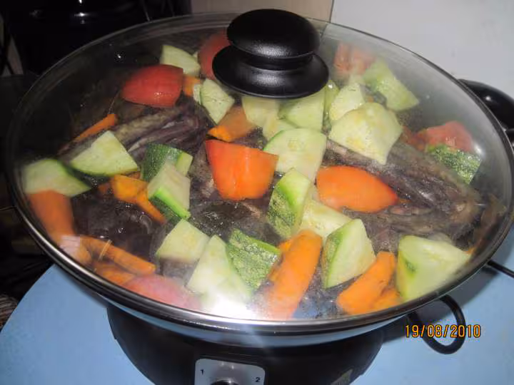 Coq au vin rouge et legumes wok