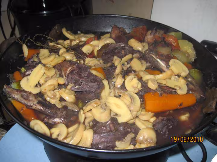 Coq au vin rouge et legumes wok