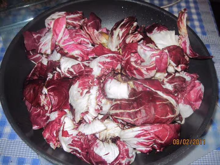 Coquelet aux endives rouges