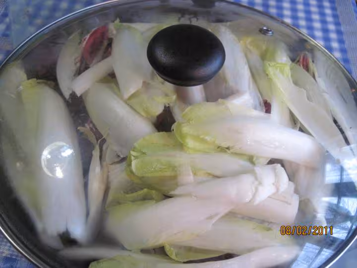 Coquelet aux endives rouges