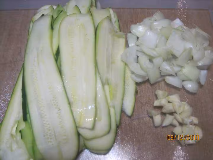 Coquelet aux lamelles de courgettes a l etouffe