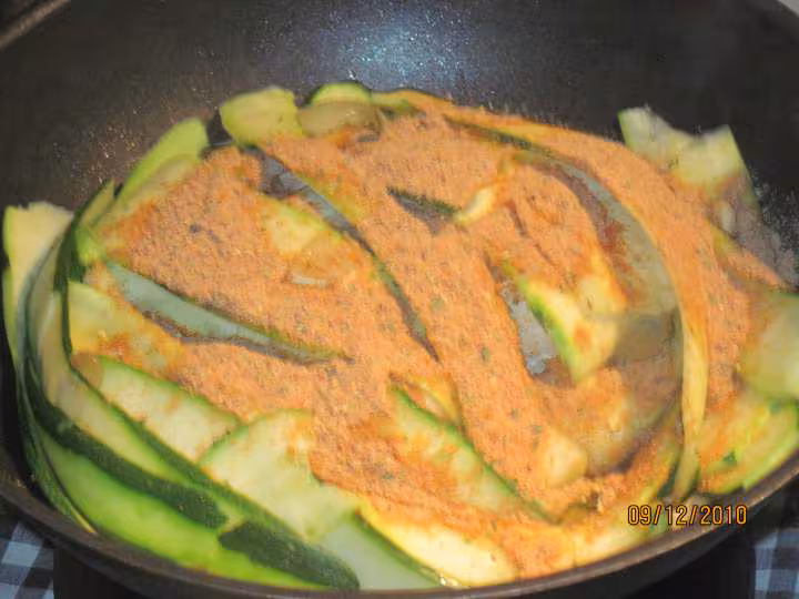 Coquelet aux lamelles de courgettes a l etouffe