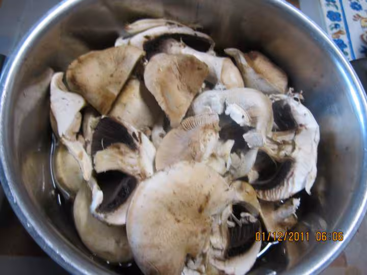 Cotelettes de porc aux champignons en creme moutarde