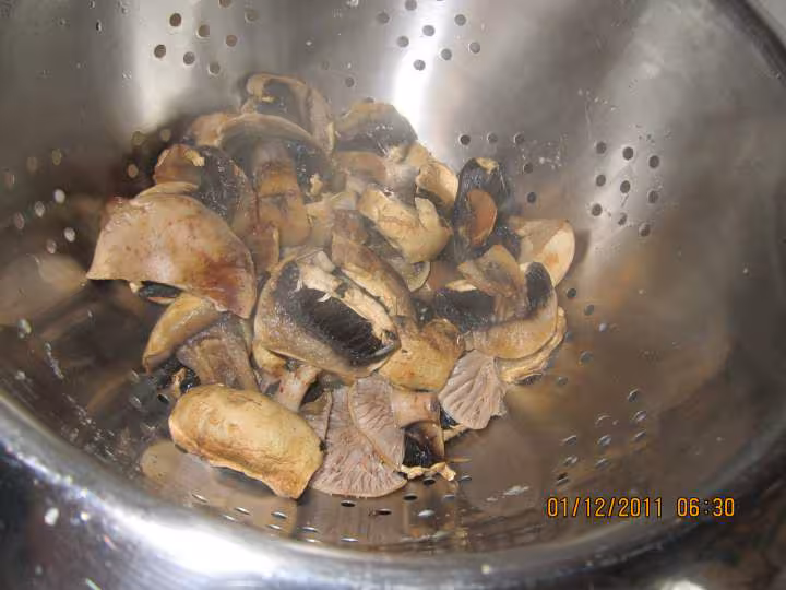 Cotelettes de porc aux champignons en creme moutarde