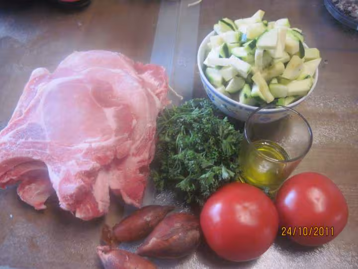 Cotelettes de porc aux pate chinoise et legumes