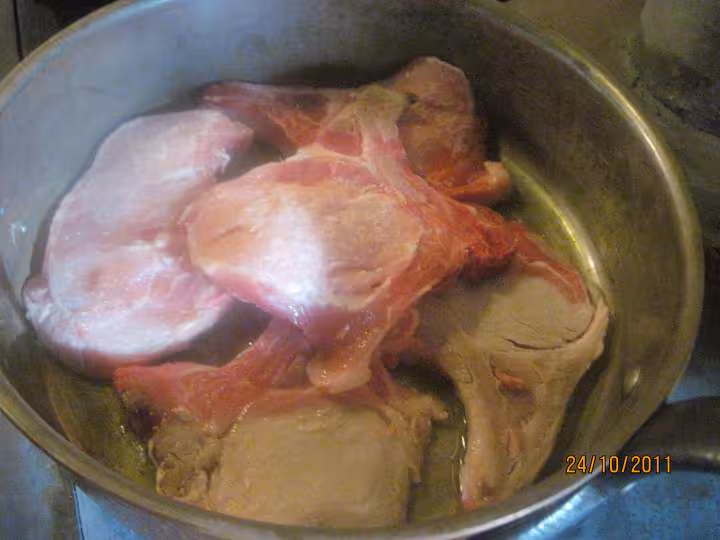 Cotelettes de porc aux pate chinoise et legumes