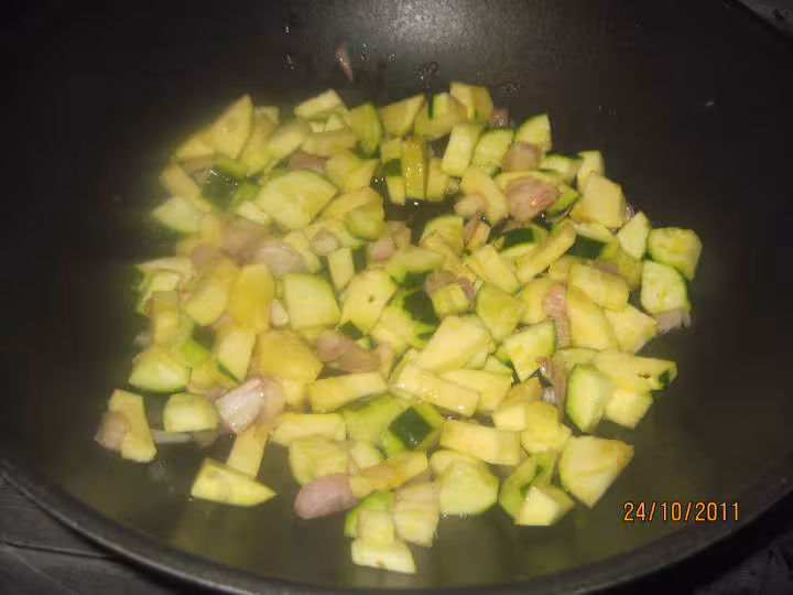 Cotelettes de porc aux pate chinoise et legumes