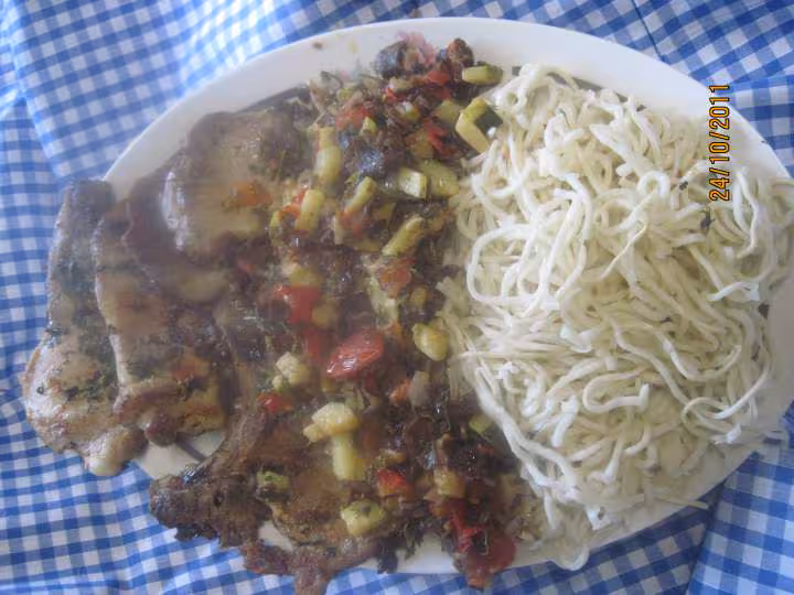 Cotelettes de porc aux pate chinoise et legumes