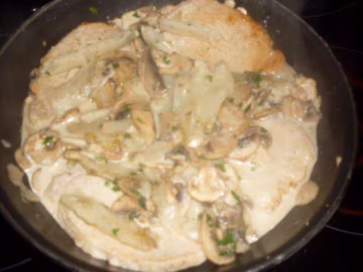 Cotelettes de porc endives champignons en sauce