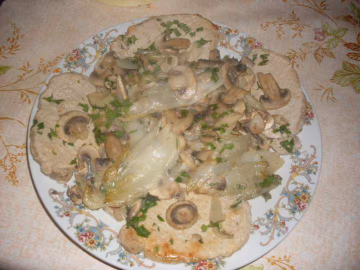 Cotelettes de porc endives champignons en sauce