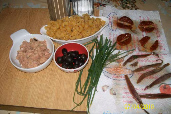 Coude au anchois thon et tomates sechees