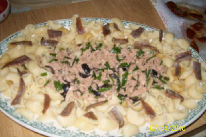 Coude au anchois thon et tomates sechees