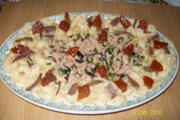 Coude au anchois thon et tomates sechees