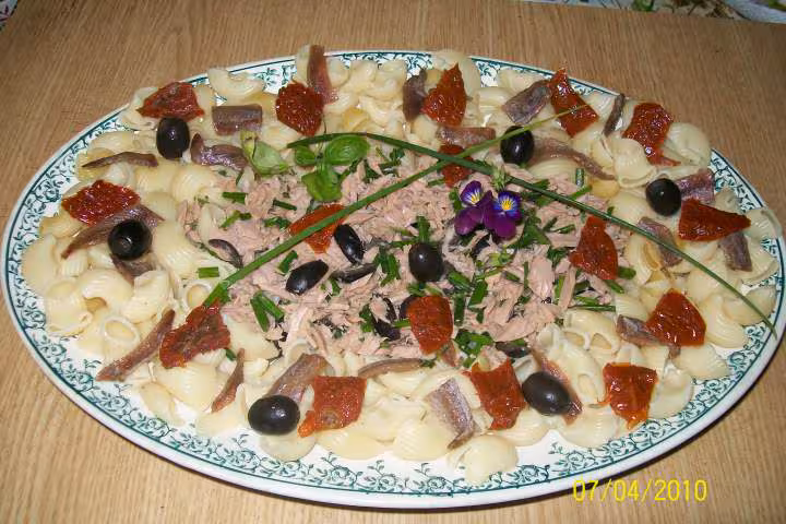 Coude au anchois thon et tomates sechees