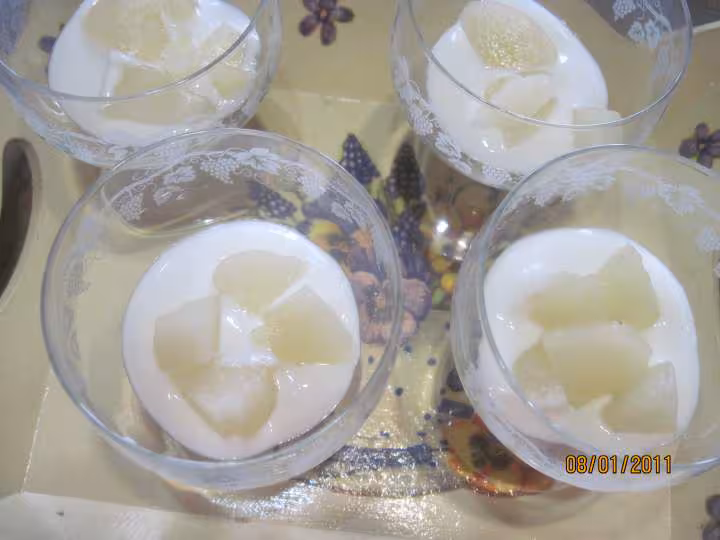 Coupe aux yaourts et poires
