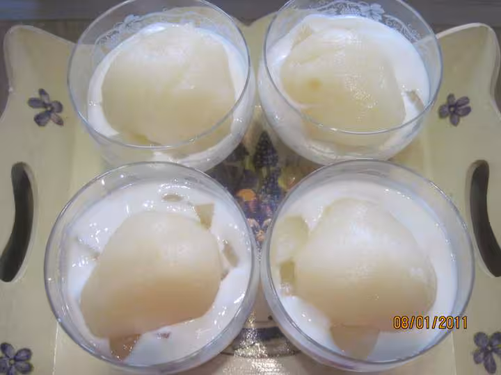Coupe aux yaourts et poires