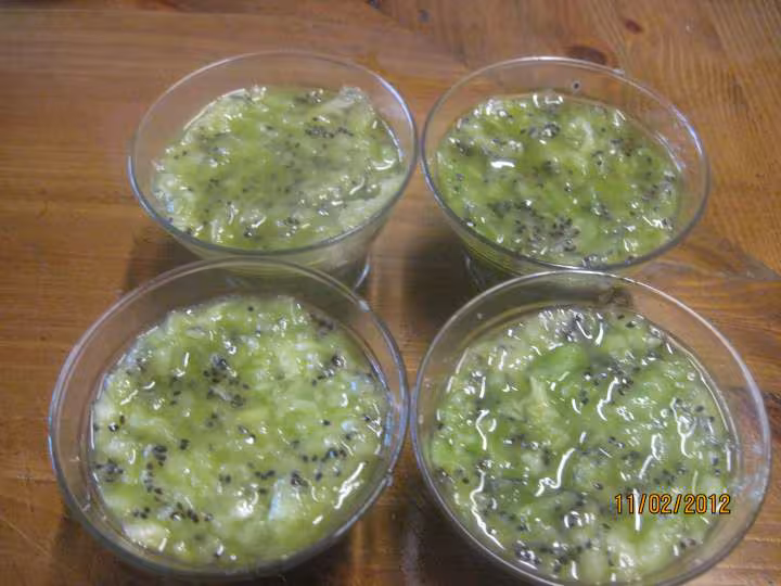 Coupe de kiwis vanille meringes