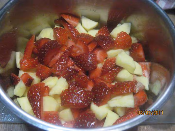 Coupes a la compote pommes fraises