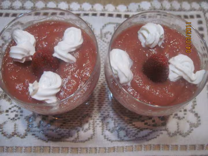 Coupes a la compote pommes fraises