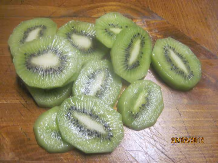 Coupes de glace vanille aux kiwis