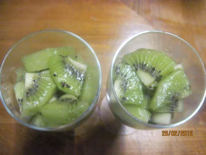 Coupes de glace vanille aux kiwis