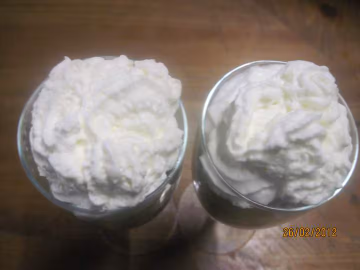 Coupes de glace vanille aux kiwis